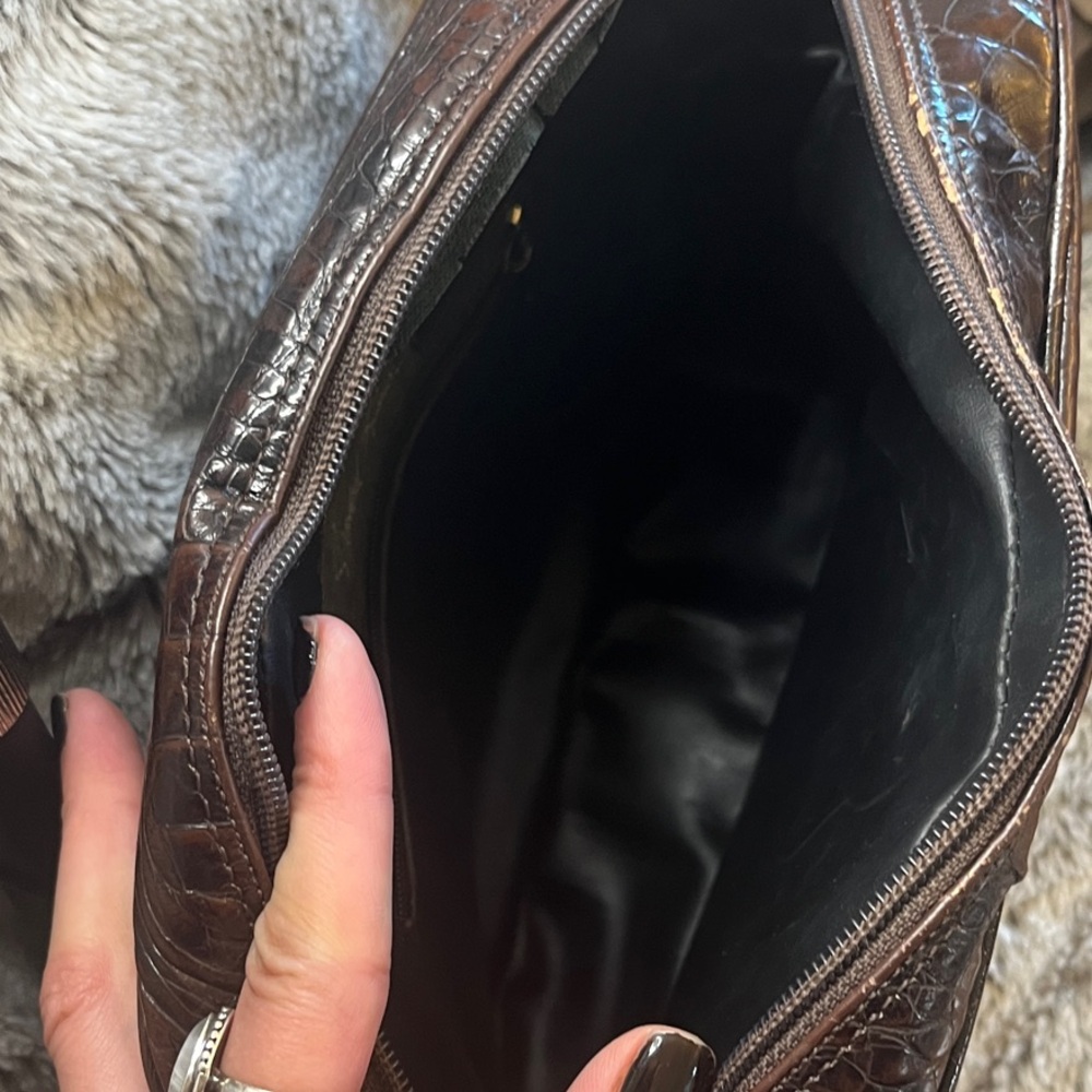 Sandra Roberts Sleek Brown Crossbody Bag - Picture 7 of 9